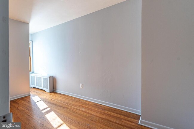 Building Photo - 480 W Girard St
