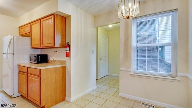 Building Photo - 70 Bayberry Dr