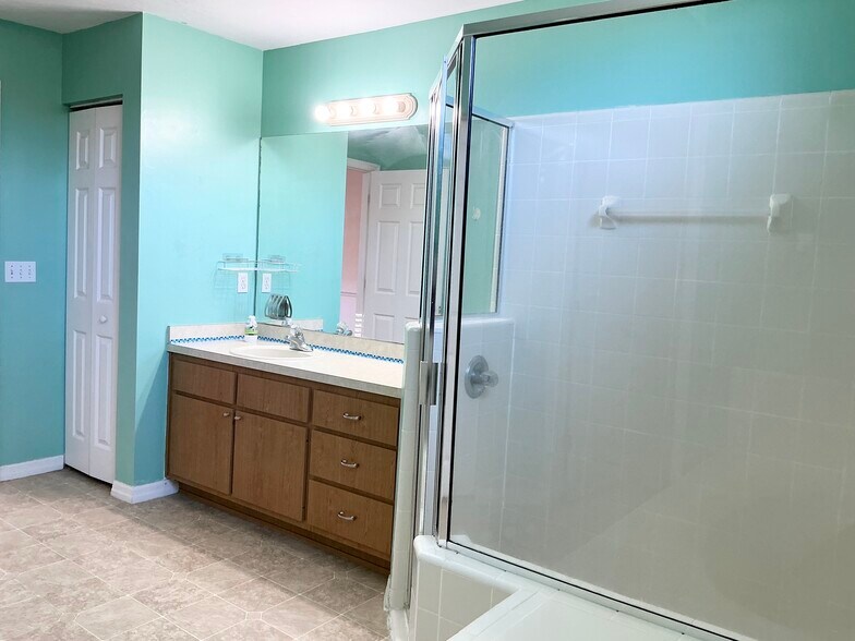 Building Photo - 8707 NW 10th Pl