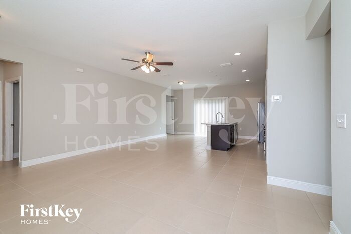 Building Photo - 720 Martin Ln