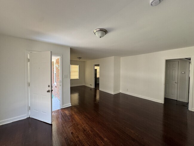 Building Photo - 1877 Boulderview Dr SE