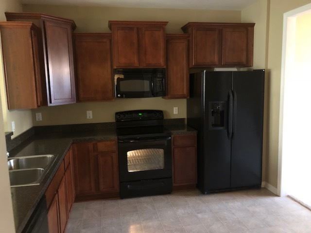 Building Photo - Townhouse in Gated Community-Summerville