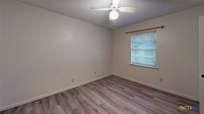 Building Photo - 1804 Clarawood Dr