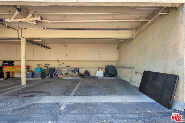 Building Photo - 1648 Edgecliffe Dr