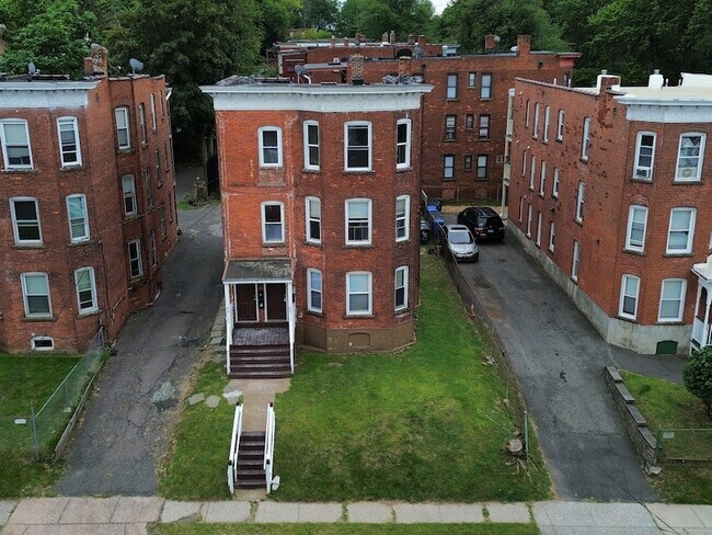 Building Photo - 43 York St