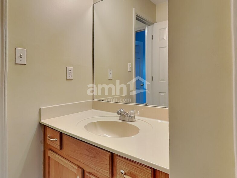 Building Photo - 10188 Kay Oak Cove