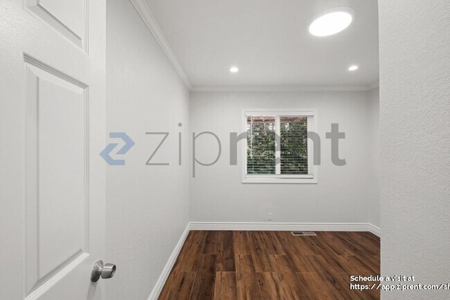 Building Photo - 3606 Barrett Ave