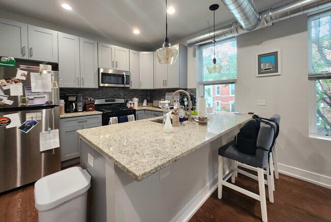 Building Photo - 1444 W Erie St