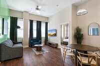 Building Photo - 925 Common St