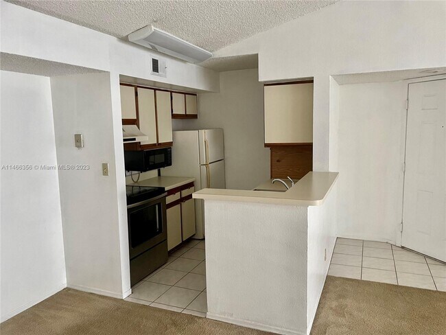 Building Photo - 2946 S University Dr