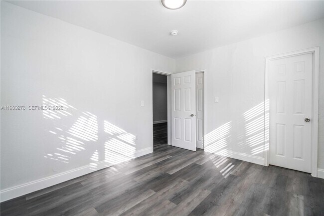 Building Photo - 7925 Hawthorne Ave