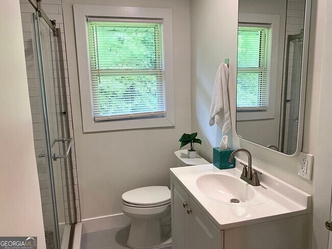 Building Photo - 2107 Garden Cir