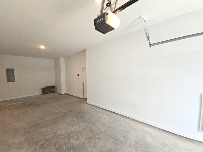 Building Photo - 16518 Amber Patina Ln