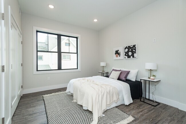 Building Photo - 16 Laurel St