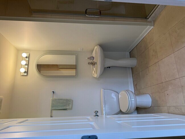 Building Photo - 949 N Willard Ct