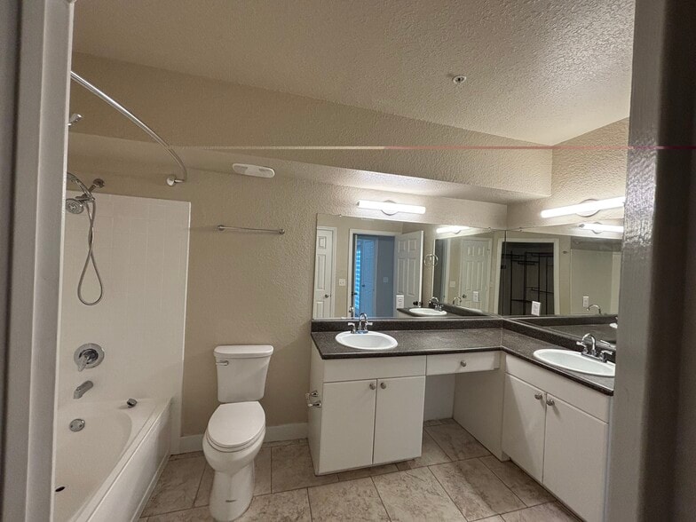 Building Photo - 206 E South St