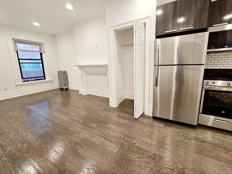 Building Photo - 255 Newbury St