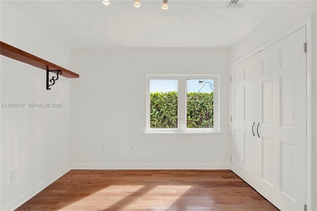 Building Photo - 527 SW 20th Rd