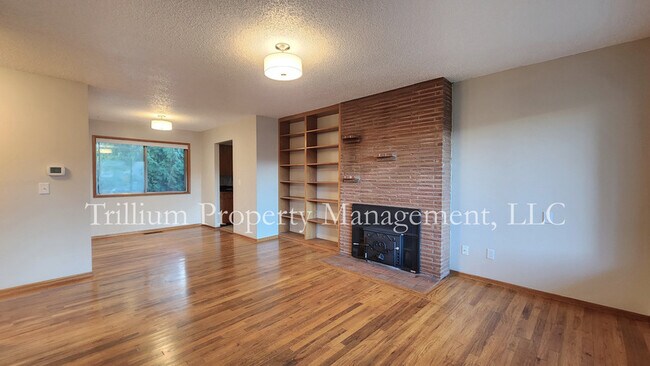 Building Photo - 215 SE 74th Ave