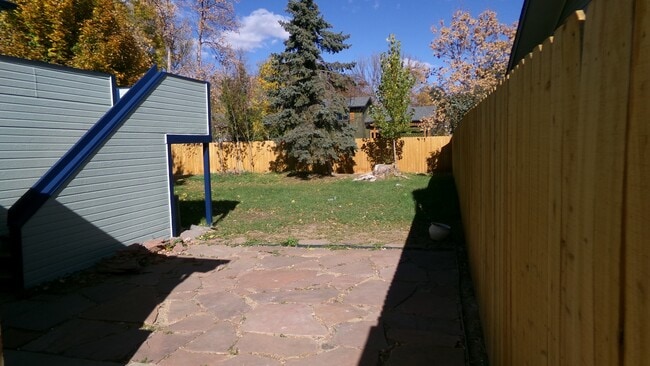 Building Photo - 924 Queens Ct