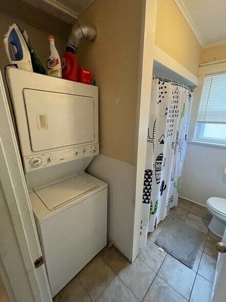 Building Photo - 723 Bennington St