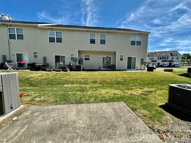 Building Photo - 12660 Persimmon Tree Dr