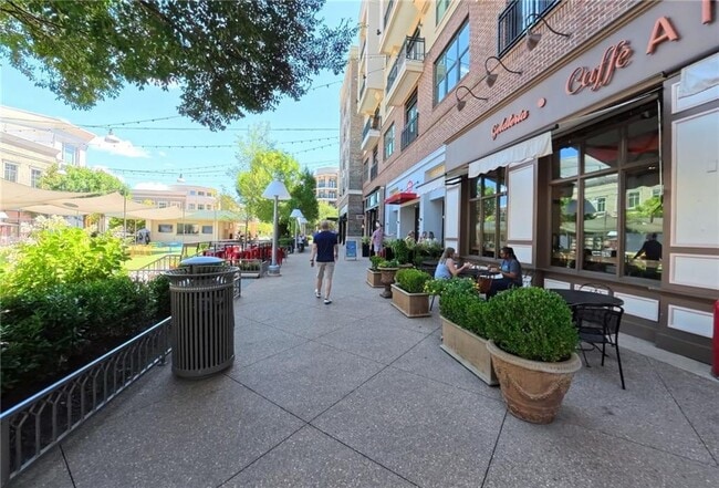 Building Photo - 120 Grand Cres