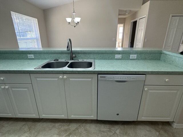 Building Photo - Spacious 2-Bed, 2-Bath Home in Venice with...