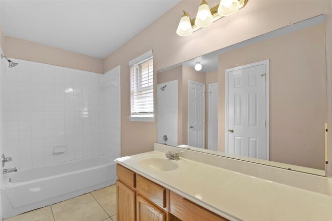Building Photo - 9230 Eaglewood Spring Dr