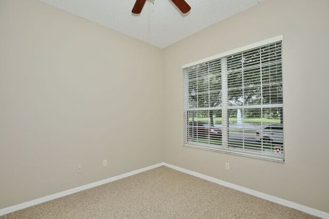 Building Photo - Spacious 3/2 Home located in Summerport Co...