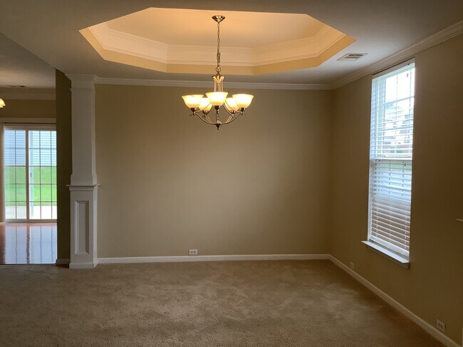 Building Photo - 11 Knoll Ridge Dr