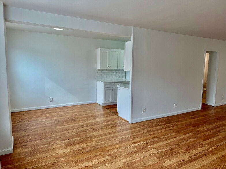 Building Photo - 47 Davis Ave