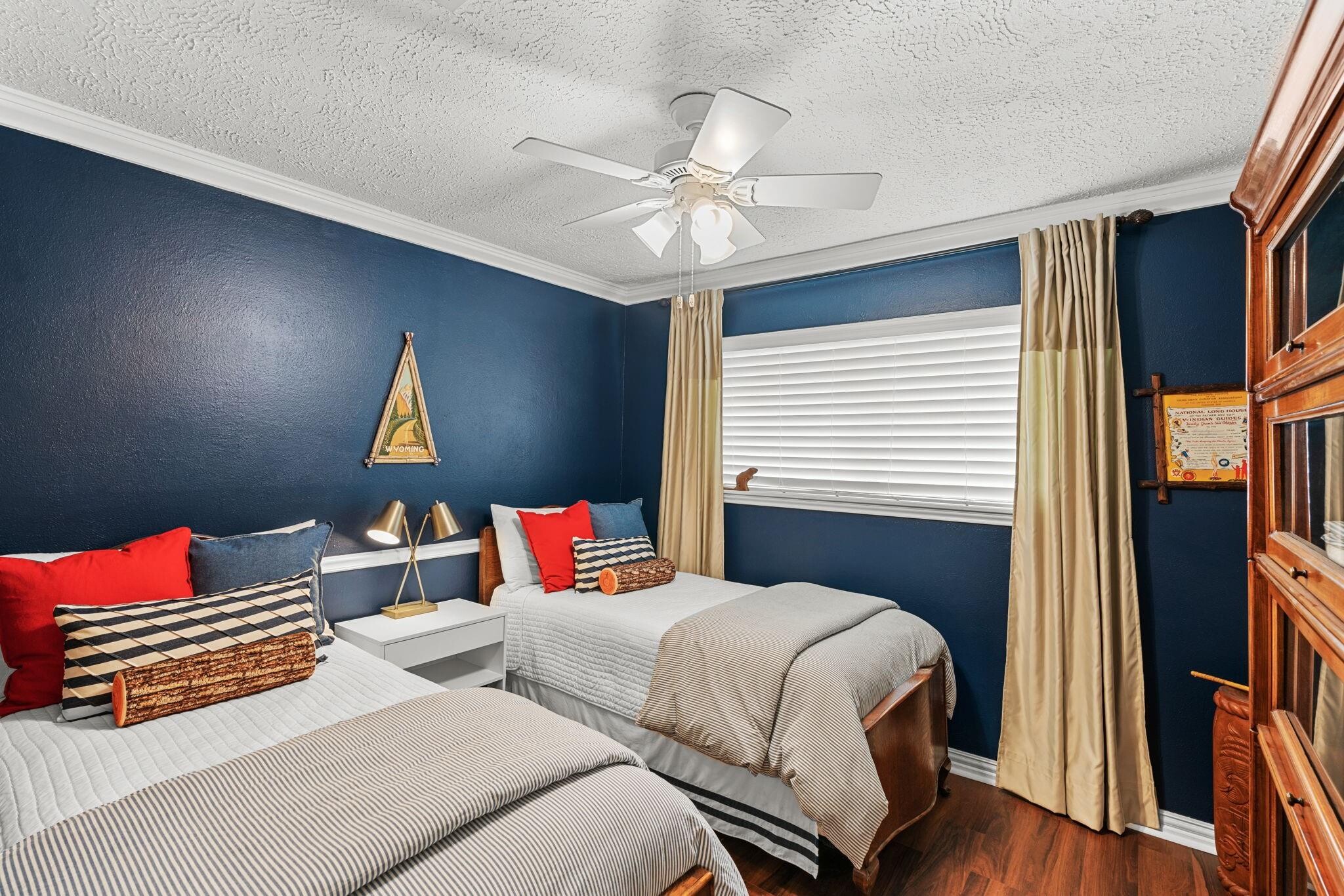 Third bedroom with two twin-sized beds and walk-in closet - 1178 Bournewood Dr