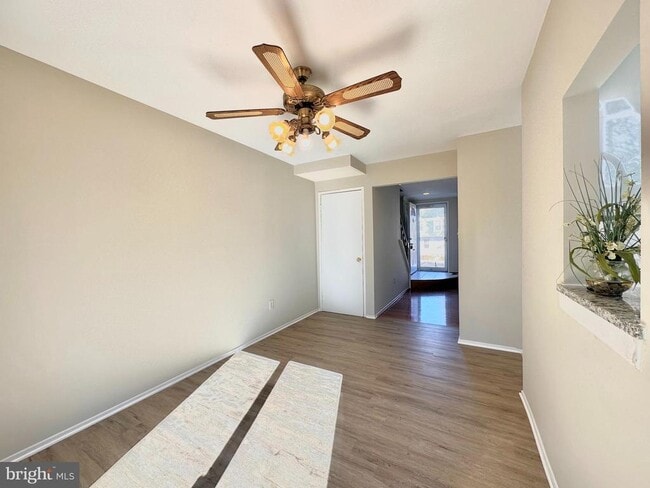 Building Photo - 402 Carousel Ct