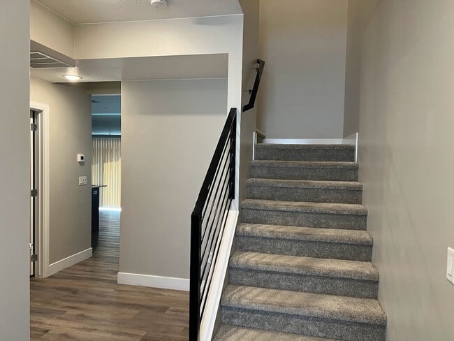 Building Photo - Looks Almost Brand New Townhome!