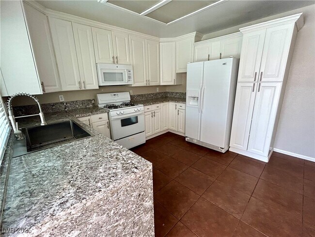 Building Photo - 7319 Clearwater Cir