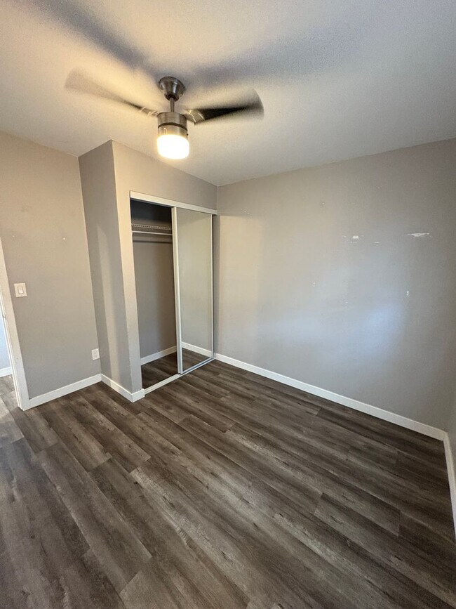 Building Photo - 4477 Hilltop Dr