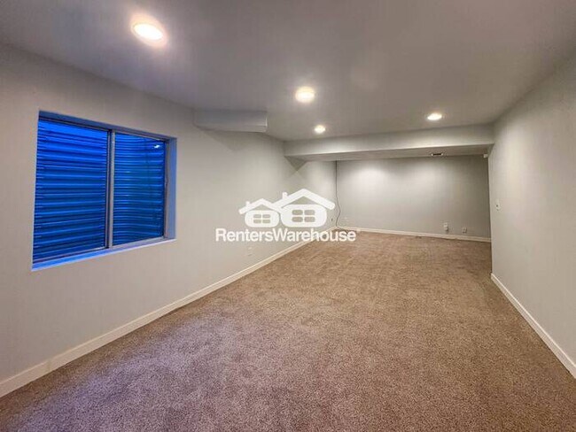 Building Photo - Available now! Stunning 4 Bed, 4 Bath Corner Lot in a Fantastic Area