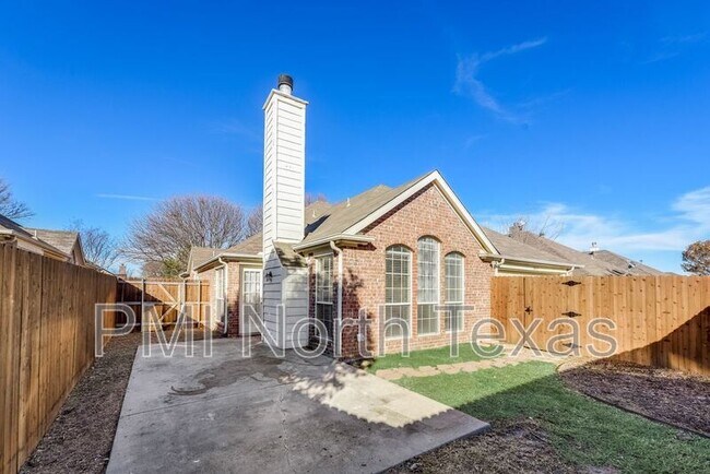 Building Photo - 10717 Camelot Dr