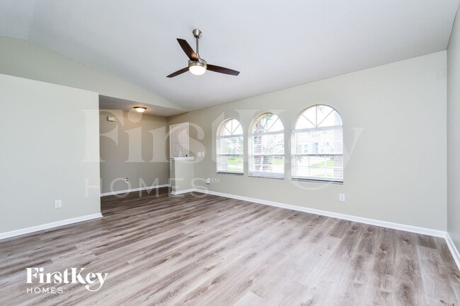 Building Photo - 3330 SW 27th Ave