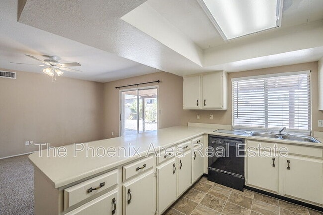 Building Photo - 1556 W Peralta Ave