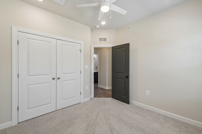 Building Photo - 7202 Mountaineer Dr