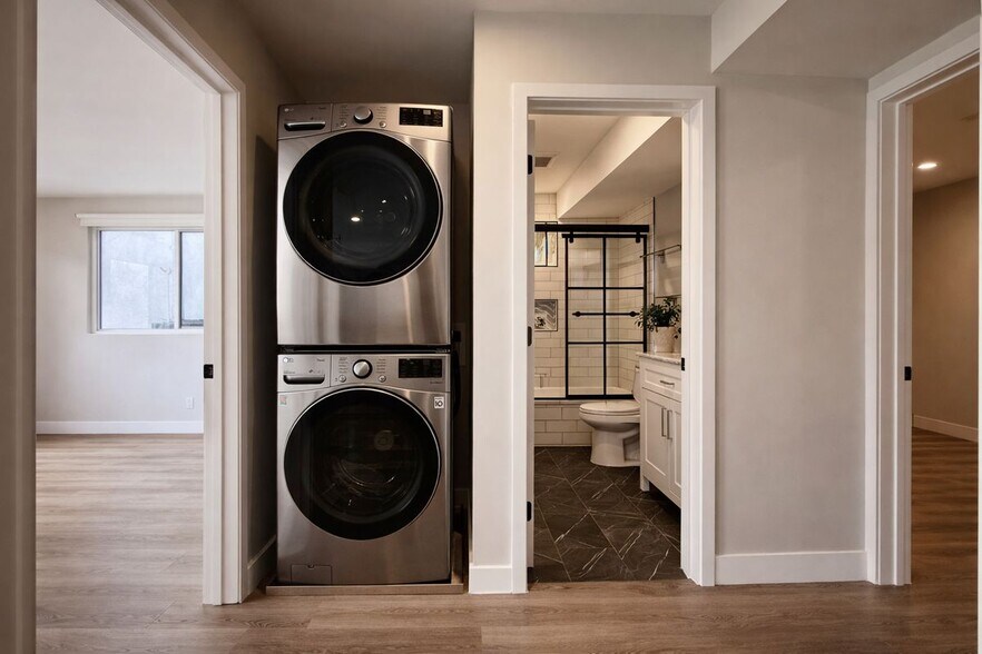 Building Photo - 1427 N Vista St