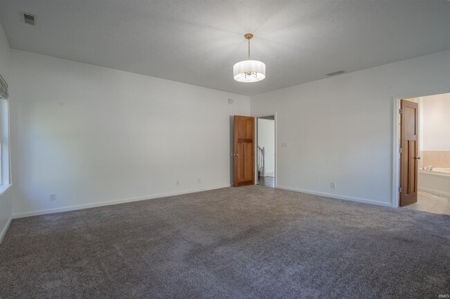 Building Photo - 2706 Grosbeak Ln