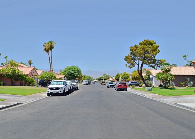 Building Photo - 3-Bedroom Home, Large backyard  & Pets Welcome