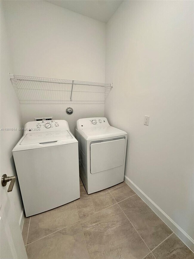 Building Photo - 3265 Dunning Dr