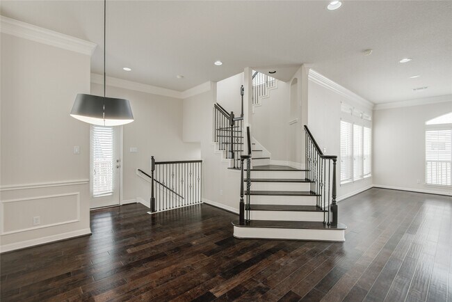 Building Photo - 5417 Lillian St