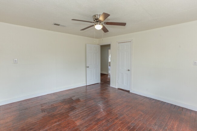 Building Photo - 1308 Mesquite St