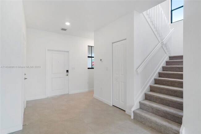 Building Photo - 7005 NW 173rd Dr