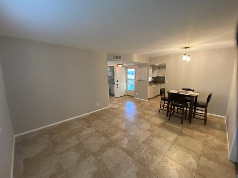 Building Photo - 1566 SE Royal Green Cir